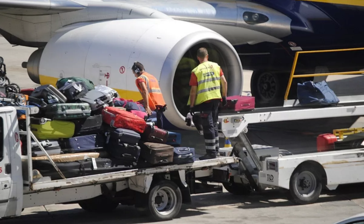 Trabajadores de handling en un aeropuerto / AH