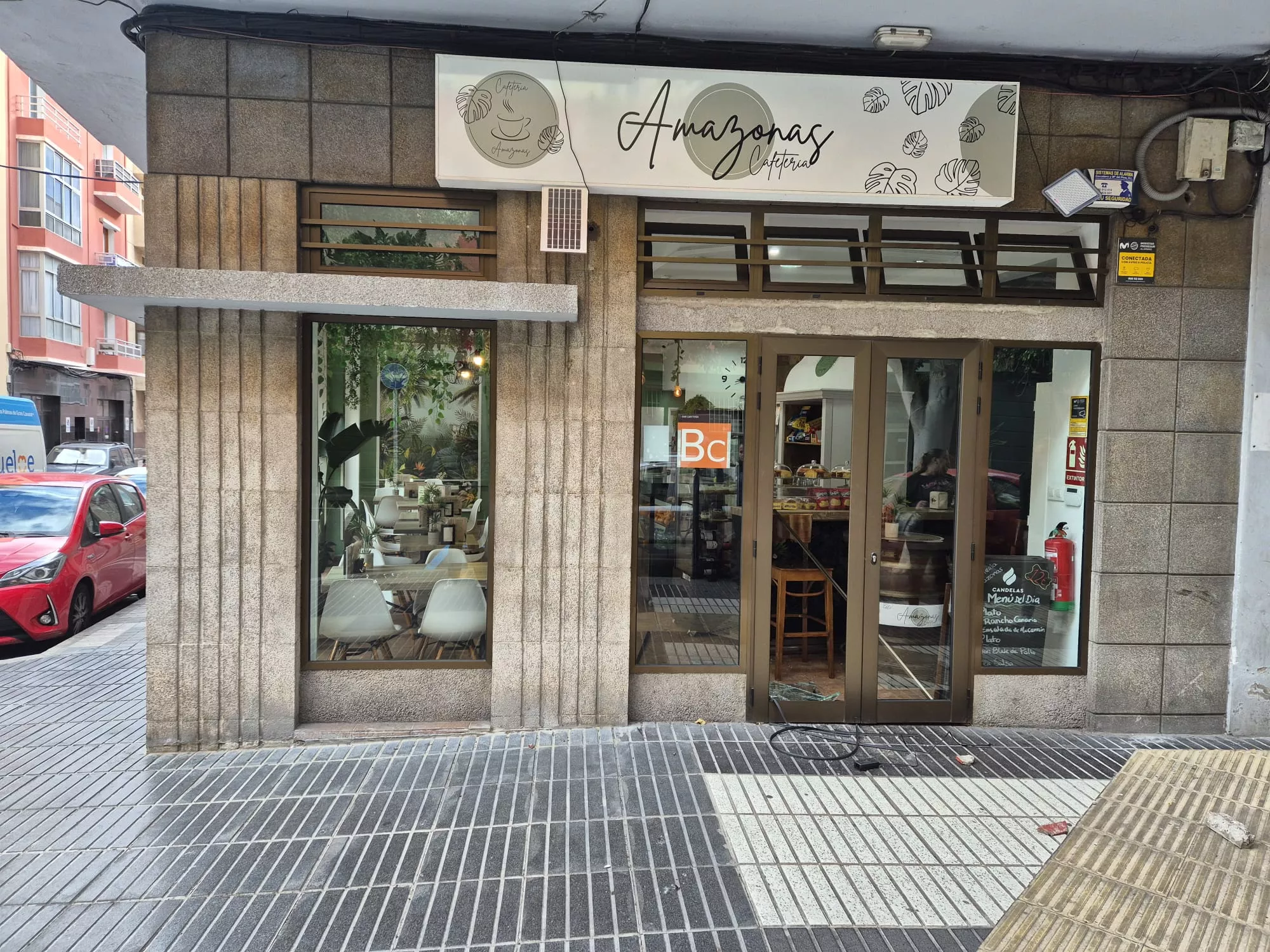 Cafetería Amazonas, afectada por el robo durante la madrugada de este jueves. CEDIDA