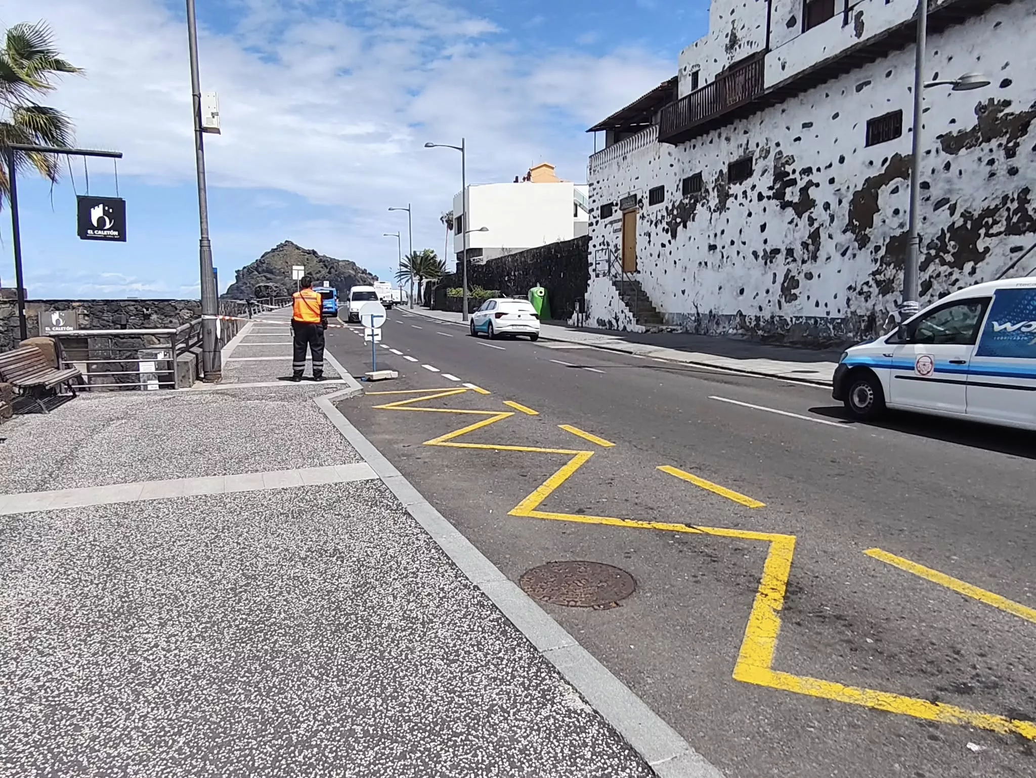 El Ayuntamiento de Garachico, en Tenerife, cierra de forma preventiva la avenida marítima. / AYUNTAMIENTO DE GARACHICO