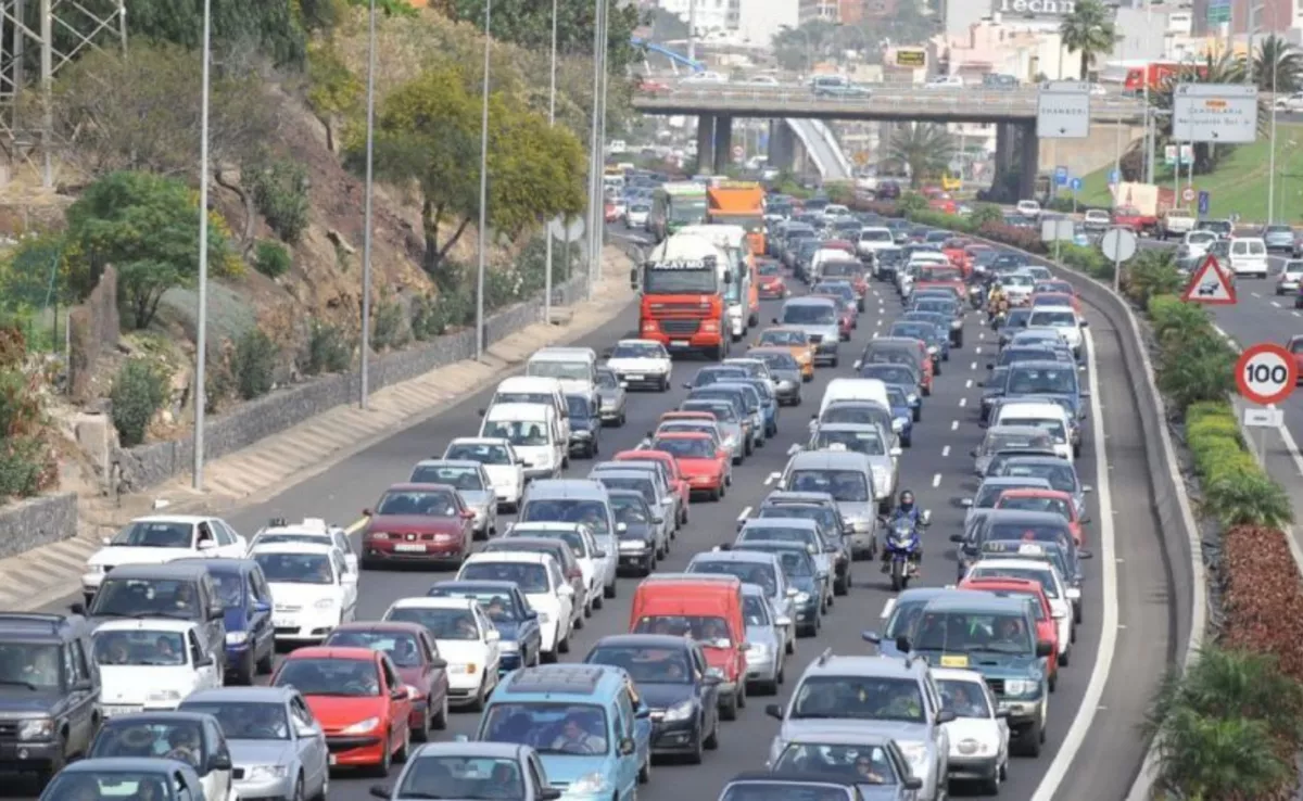 Tráfico colapsado en Tenerife / EUROPA PRESS