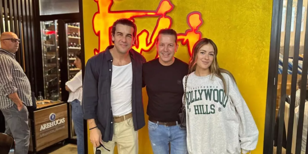 Imagen de Mario Casas y Melyssa Pinto en el restaurante Fuji / FUJI