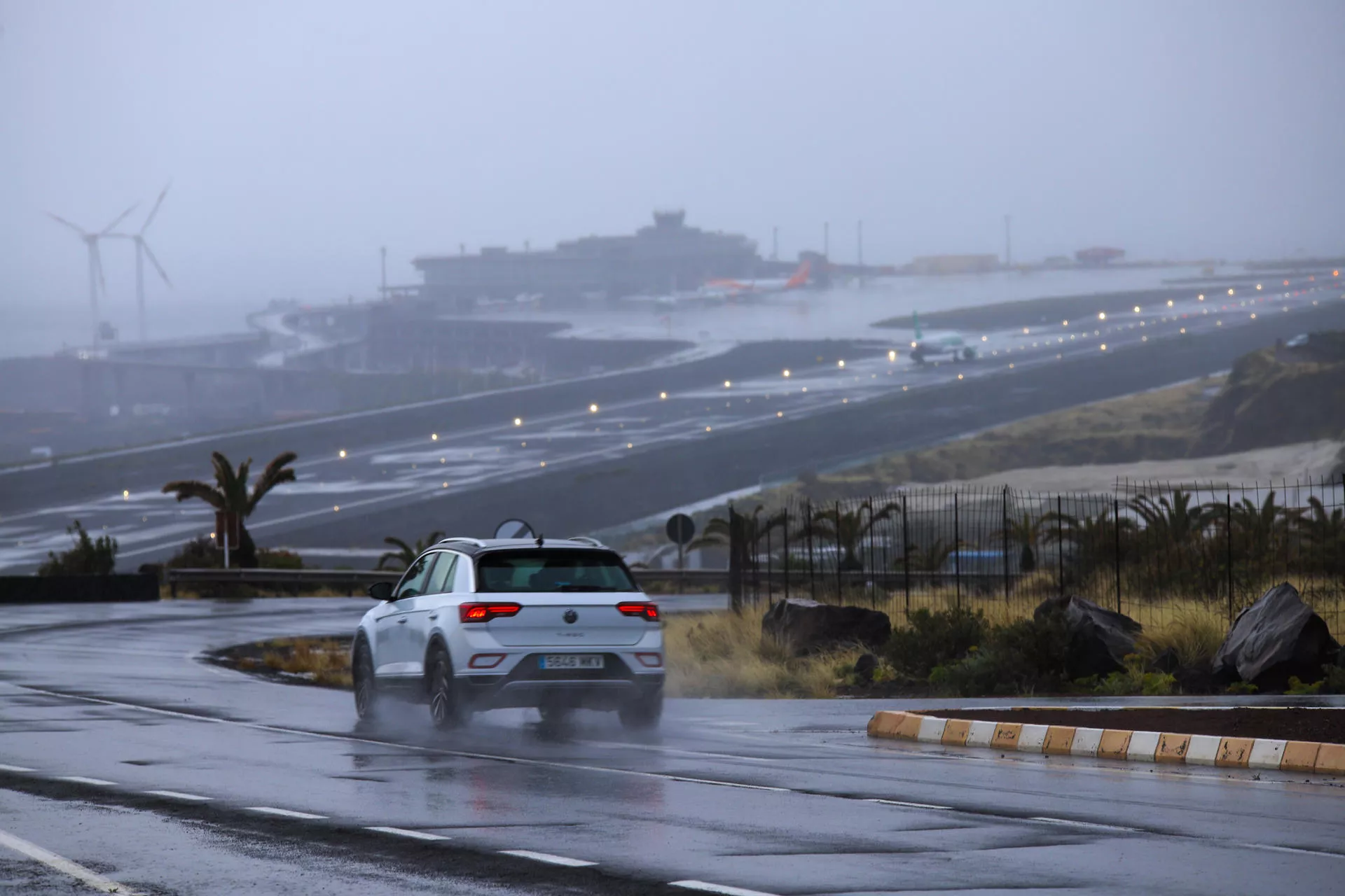 Borrasca 'Therese' a su paso por Canarias./ EFE / Luis G Morera