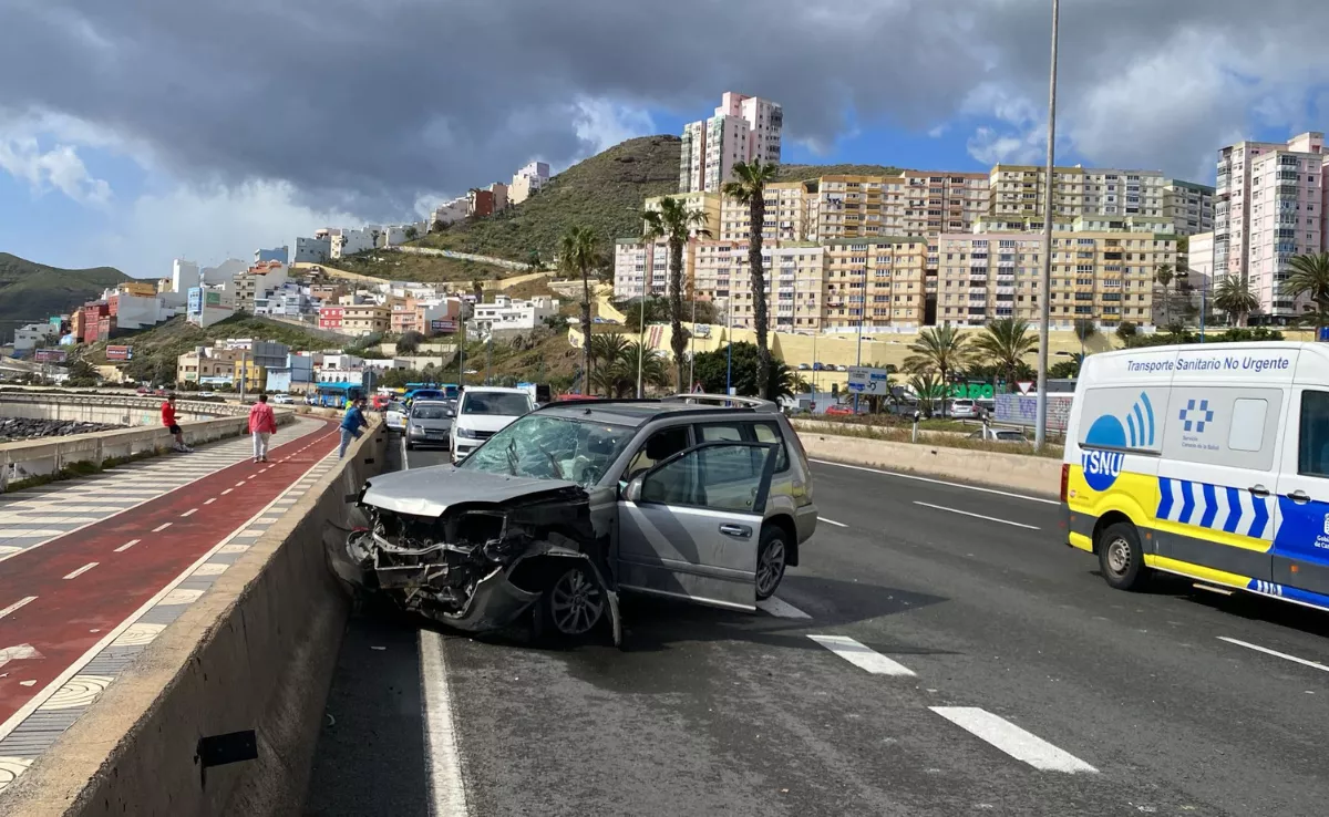 Uno de los accidentes en la GC-1 a la altura de Hoya de la Plata./ POLICÍA LOCAL