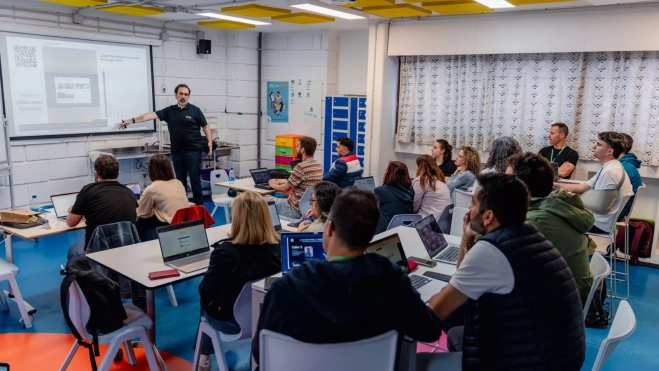 Éxito de participación en ‘Hackeando la Educación’ más de 300 docentes y profesionales transforman las aulas canarias con IA 210326 6