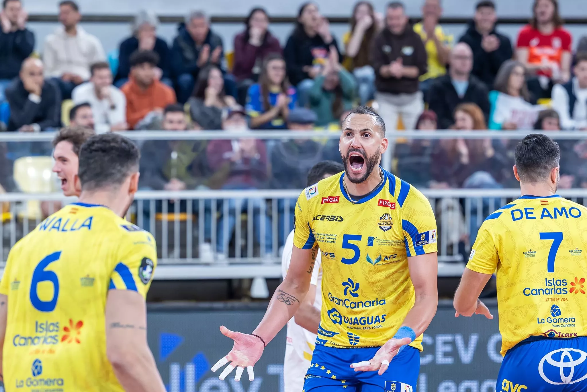 Osmany Juantorena celebra un punto con el CV Guaguas. / CVGUAGUAS