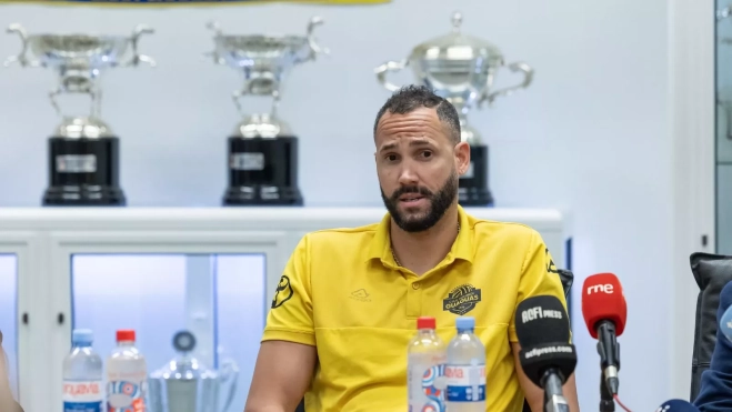Osmany Juantorena, durante una rueda de prensa. / CVGUAGUAS