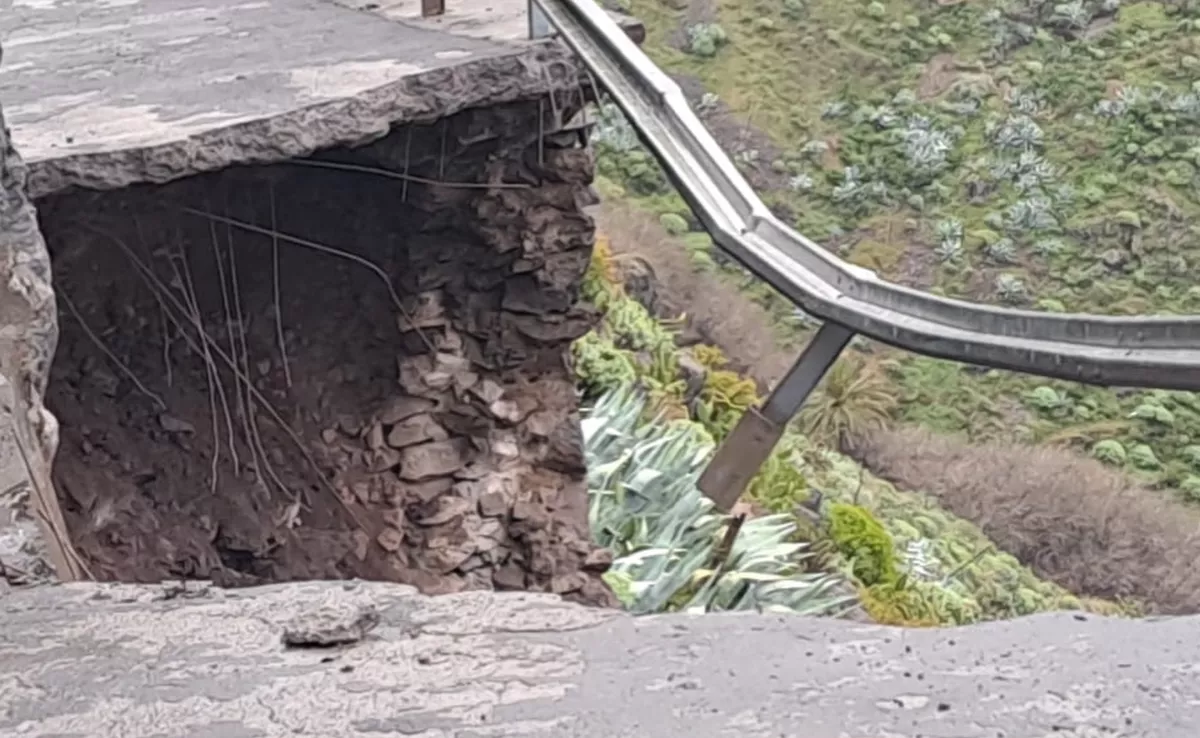 Imagen del desprendimiento de la carretera hacia Erque y Erquito en La Gomera. / AYUNTAMIENTO DE VALLEHERMOSO