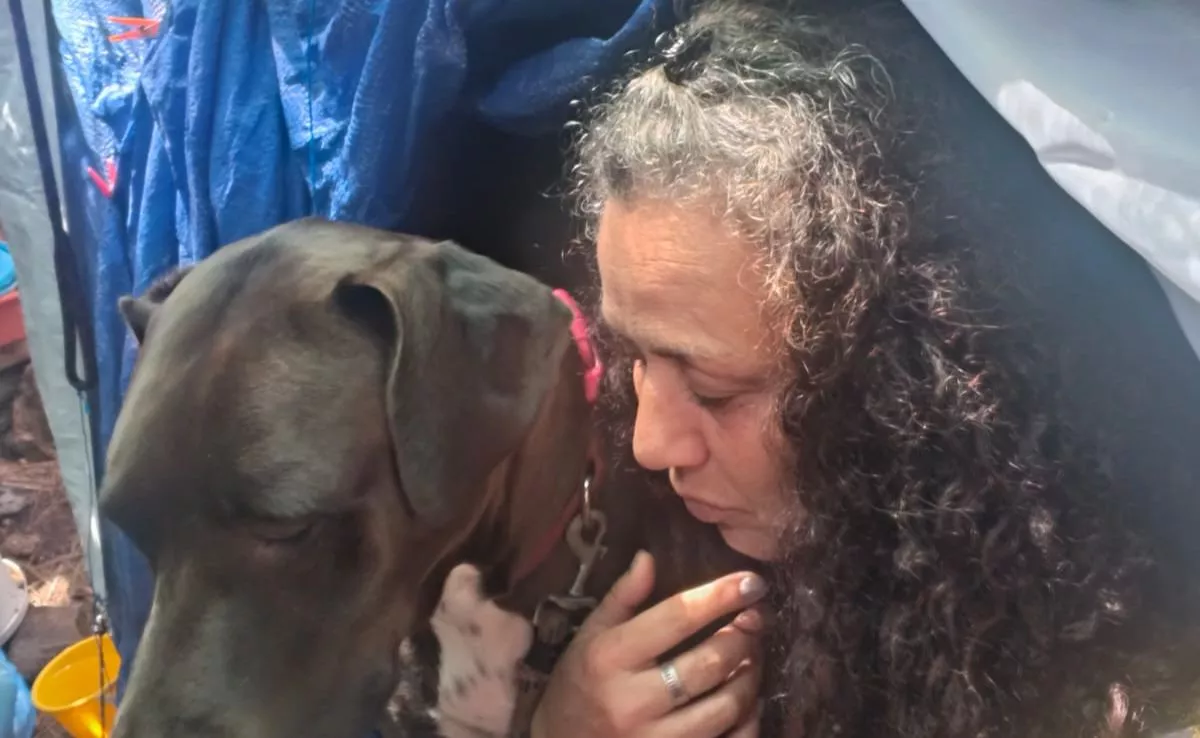 Yaiza Usero junto a uno de sus perros|CEDIDA