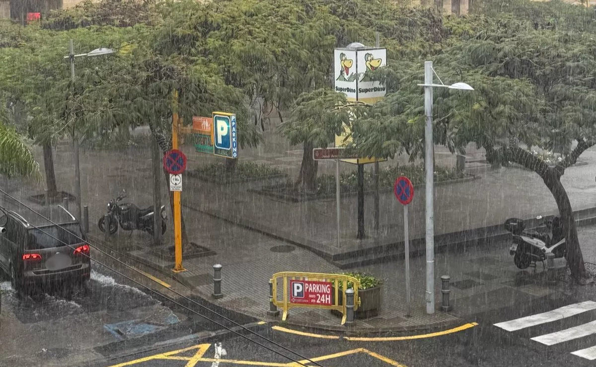 Lluvia en Santa Cruz de Tenerife. / ATLÁNTICO HOY