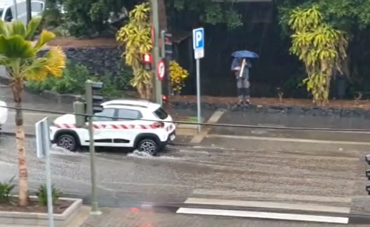 Imagen de la lluvia en Santa Cruz de Tenerife. / CEDIDA