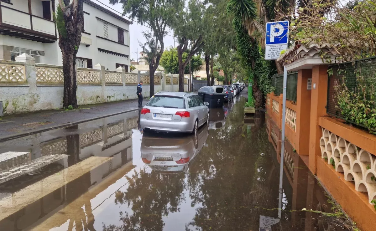 Una carretera de La Laguna llena de agua por las lluvias / AYUNTAMIENTO DE LA LAGUNA
