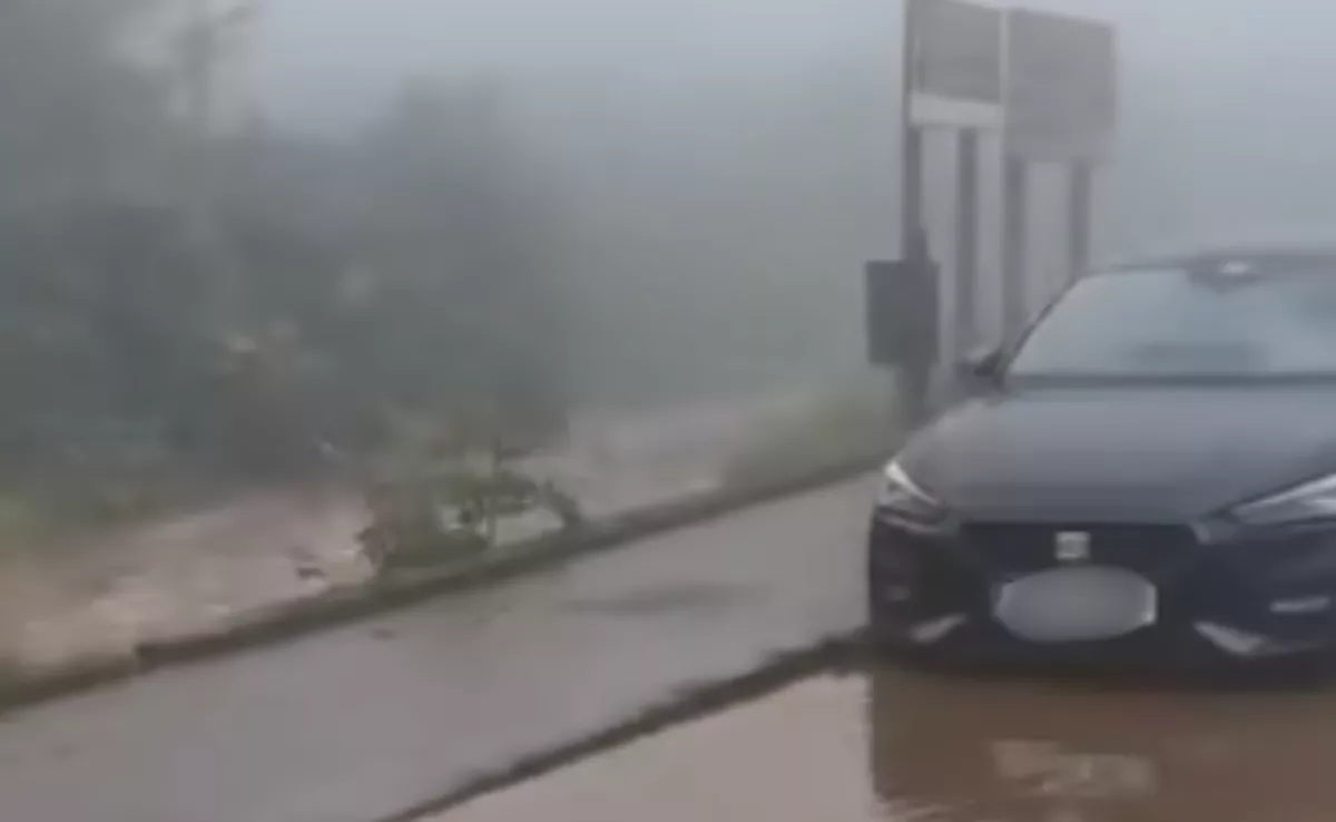Imagen de la lluvia por la borrasca 'Therese' afectando a Buenavista del Norte. / REDES