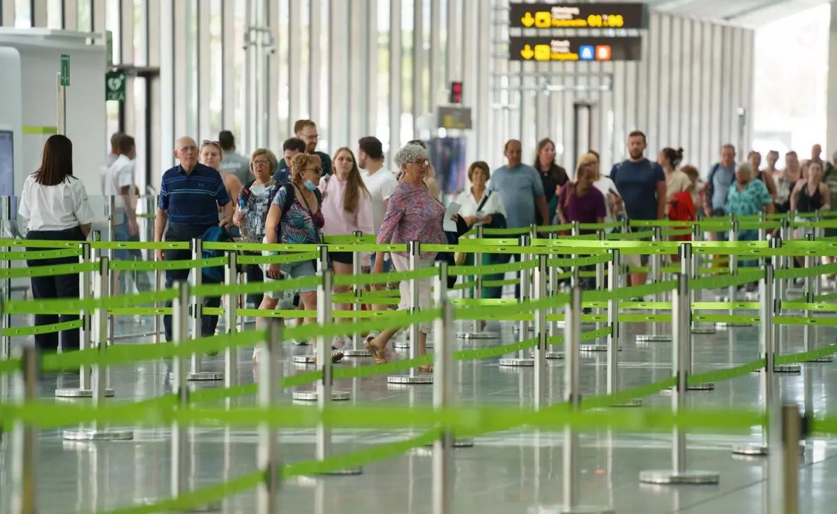 Imagen de archivo del Aeropuerto de Tenerife Sur / EFE