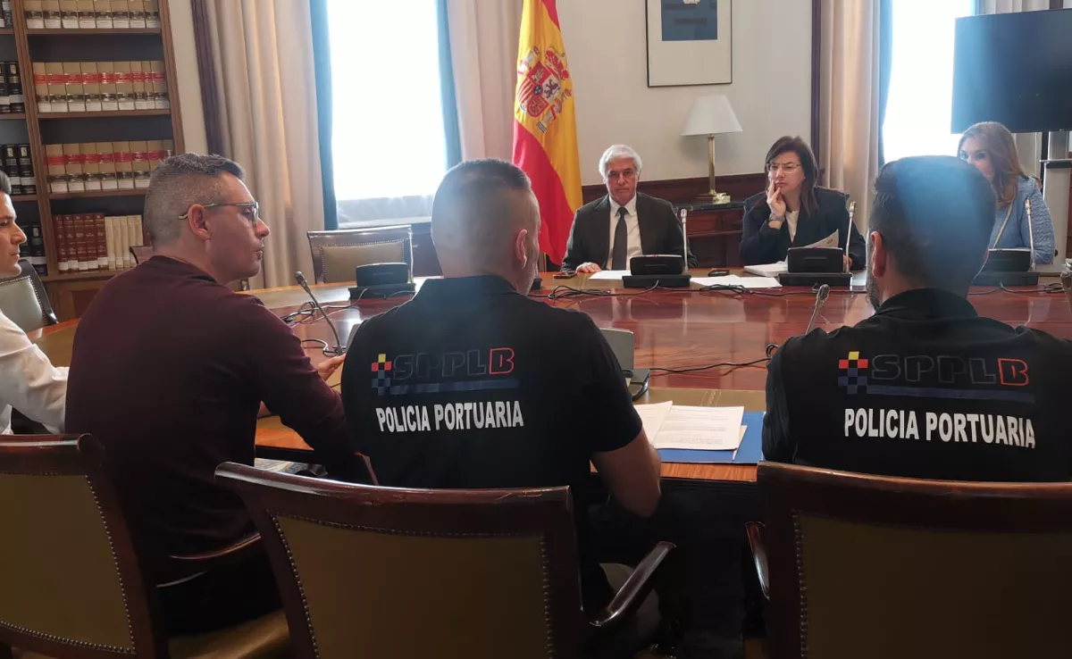 Reunión del sindicato de Policías y Bomberos con los diputados del PP para impulsar cambios normativos que mejoren las condiciones de la Policía Portuaria. / AH