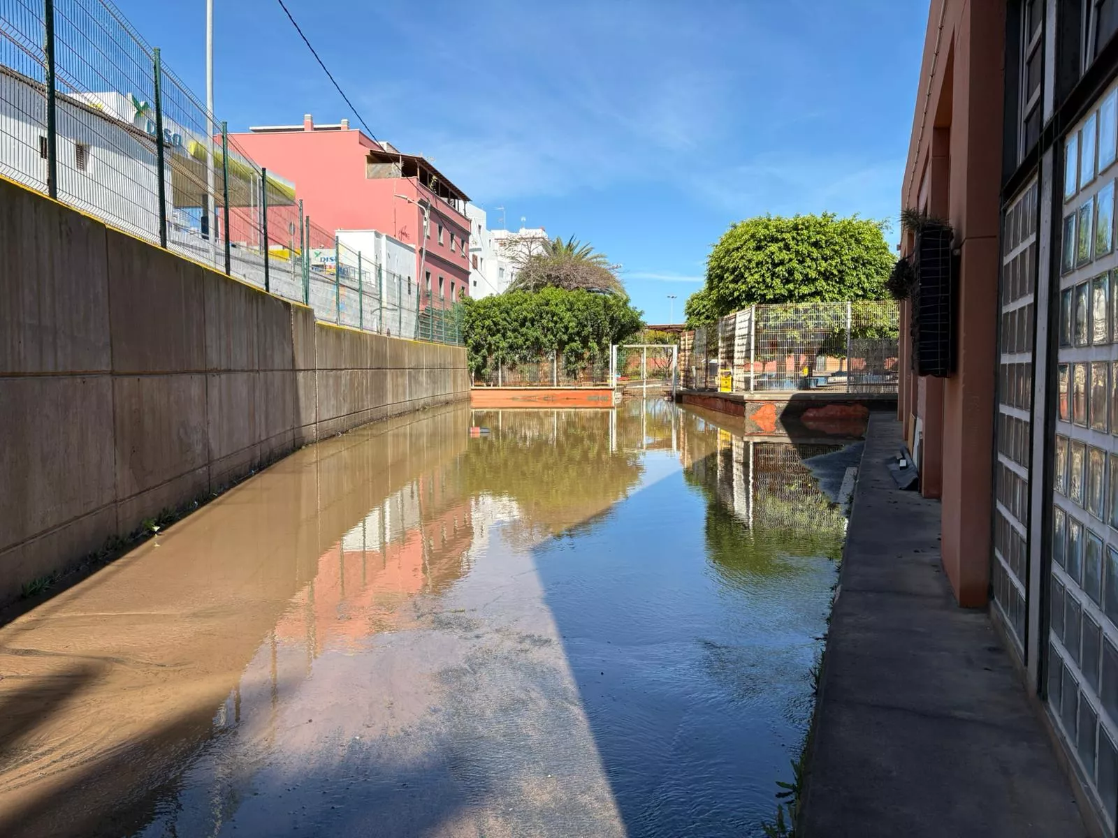 Imagen del IES Bañaderos Cipriano Acosta, en Gran Canaria, uno de los centros afectados por la borrasca Therese. / GOBIERNO DE CANARIAS