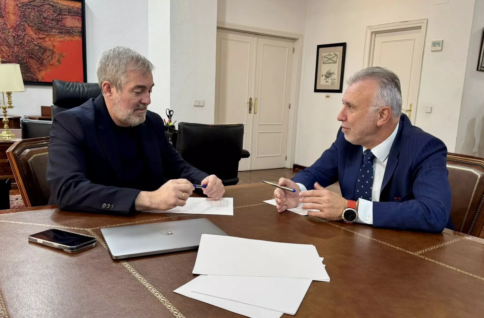 El presidente de Canarias, Fernando Clavijo, y el ministro de Política Territorial, Ángel Víctor Torres. / REDES ÁNGEL VICTOR TORRES