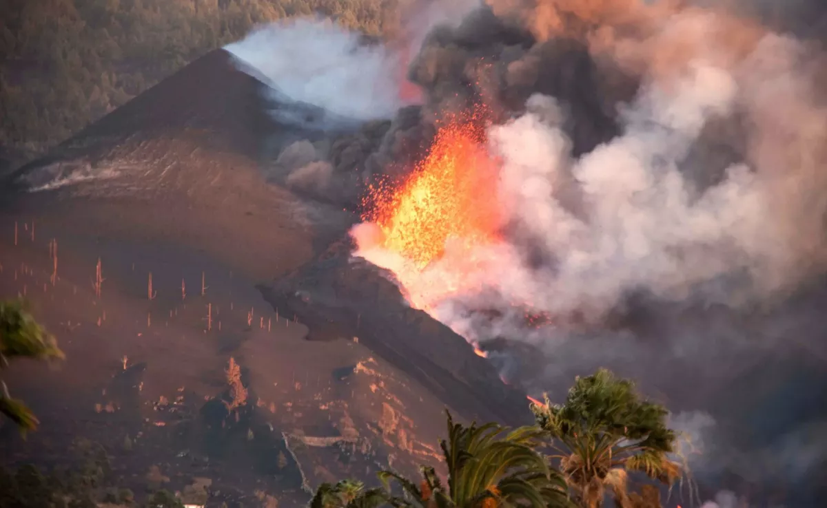 El volcán de La Palma en erupción / EFE