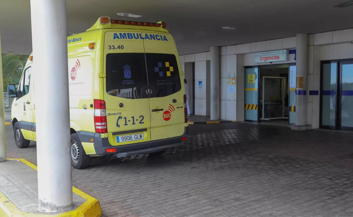 Imagen de una ambulancia en Gran Canaria / EFE