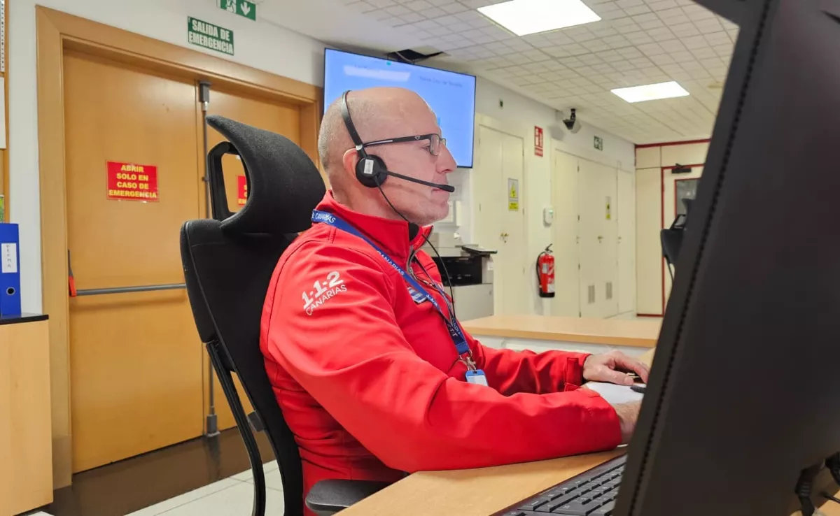 Un trabajador del 112 Canarias / 112 CANARIAS