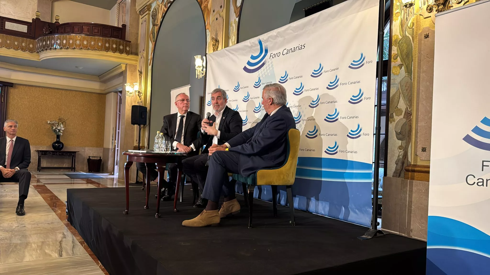 El presidente canario Fernando Clavijo, durante su intervención en el Foro Canarias este lunes. AH