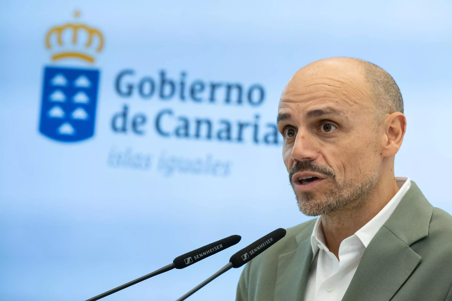 El portavoz del Gobierno de Canarias, Alfonso Cabello. / EFE - CARLOS DE SAÁ 