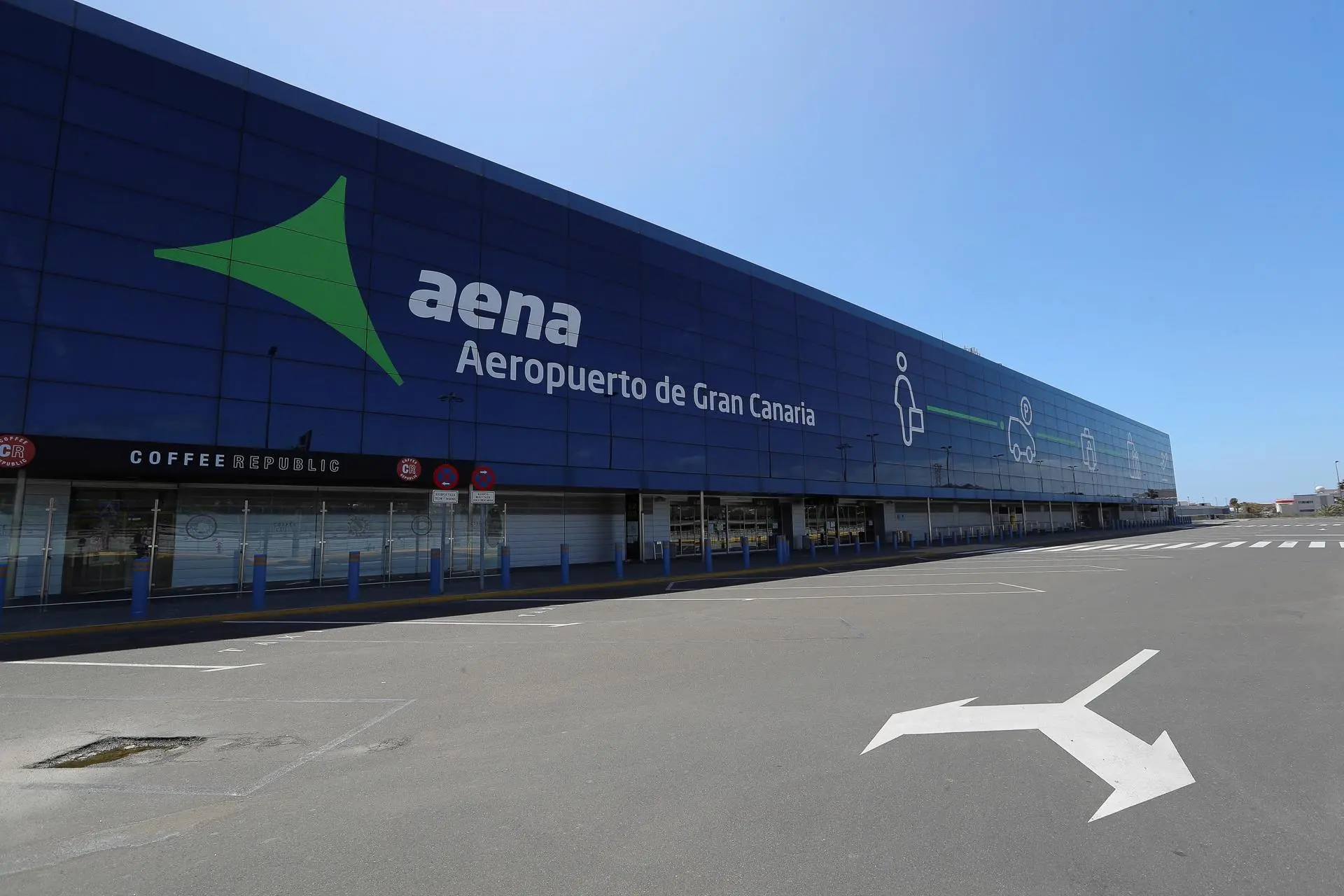 Foto de archivo del aeropuerto de Gran Canaria. / EFE - ELVIRA URQUIJO A. 