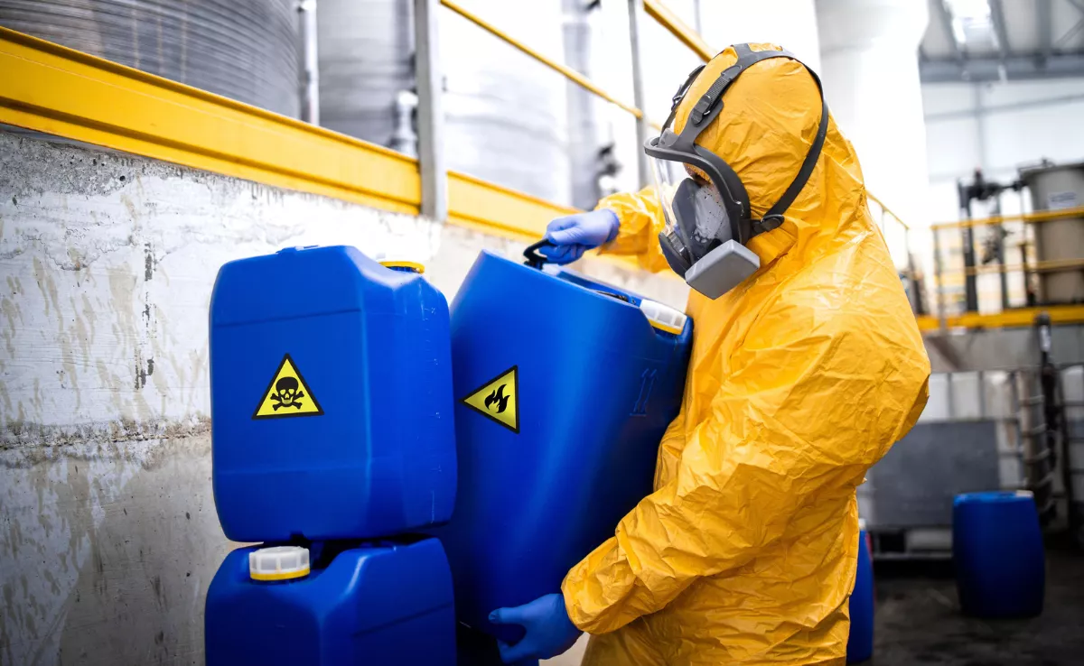 Gestión de residuos peligrosos en empresas / FEMETE