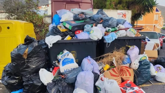 Imagen de basura acumulada en la capital grancanaria / AH