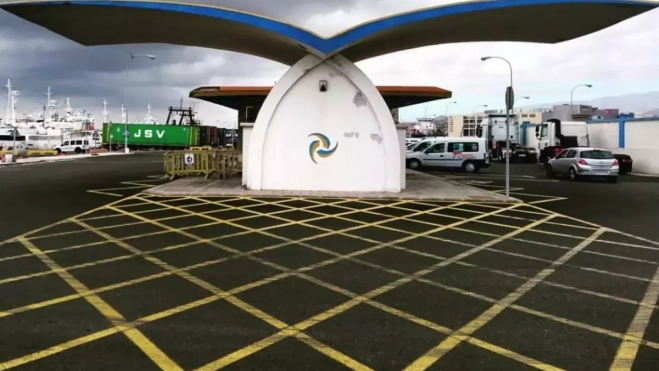 La antigua bácula del Muelle Pesquero, bautizada como La Gaviota por sus alas de hormigón. / AUTORIDAD PORTUARIA