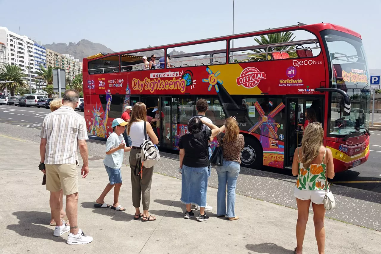 La guagua turística de Santa Cruz ofrecerá viajes gratuitos para residentes en Semana Santa. AH