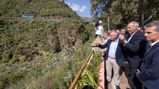 Ángel Víctor Torres durante una visita al Cuartel de El Colmenar este lunes / EFE - ÁNGEL MEDINA G. Ángel Víctor Torres durante una visita al Cuartel de El Colmenar este lunes / EFE - ÁNGEL MEDINA G.