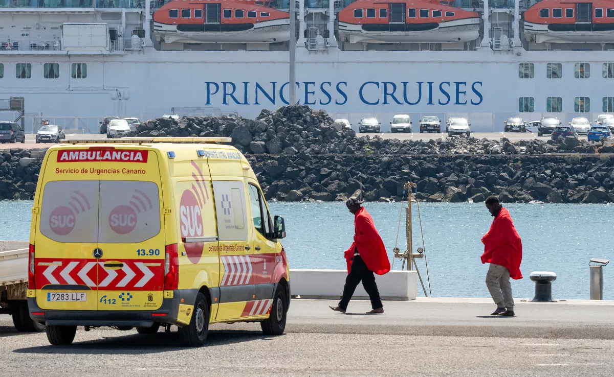 Dos de los migrantes rescatados en Lanzarote / EFE