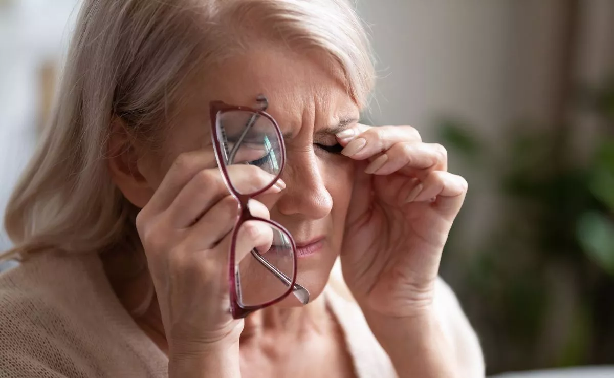 Persona mayor de 65 años con problemas de visión|65YMÁS