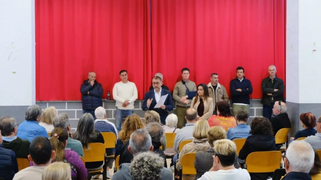 Reunión con los vecinos para explicar el proyecto / AYUNTAMIENTO DE SANTA CRUZ DE TENERIFE Reunión con los vecinos para explicar el proyecto / AYUNTAMIENTO DE SANTA CRUZ DE TENERIFE