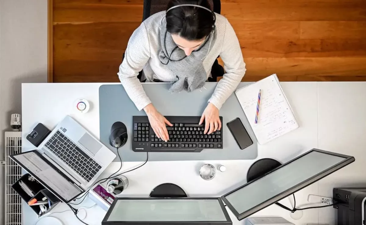 Una persona trabaja con tecnología / EFE