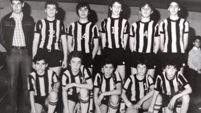 Che García, arriba, primero por la izquierda con el dorsal número 12. / REDES