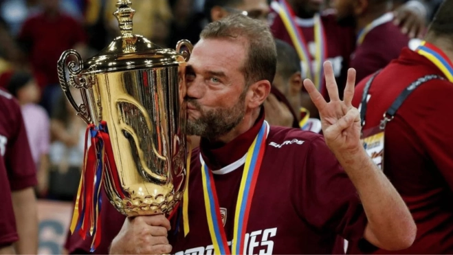 ‘Che’ García celebra un título con Venezuela. / REDES