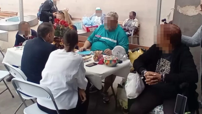 Personas mayores sin hogar en el Centro Municipal de Acogida durante la jornada de puertas abiertas