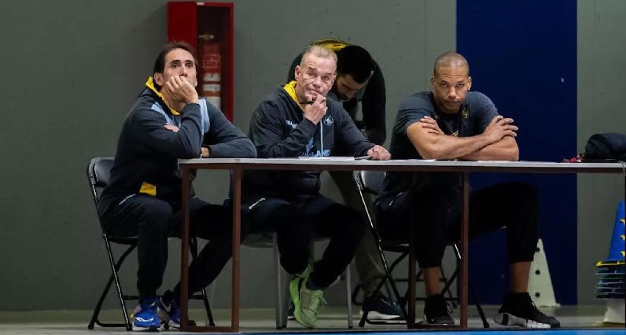 Willy Villar, ‘Che’ García y Eulis Báez, este jueves, en la Sala Club del Arena. / CBGRANCANARIA.NET