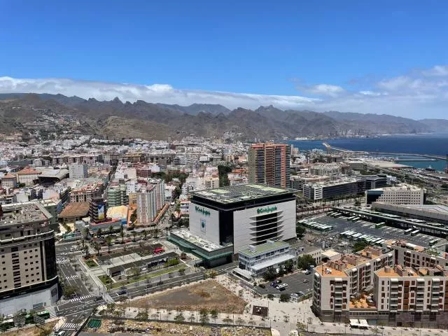 Vista aérea de la zona céntrica y comercial de Santa Cruz de Tenerife|REDES