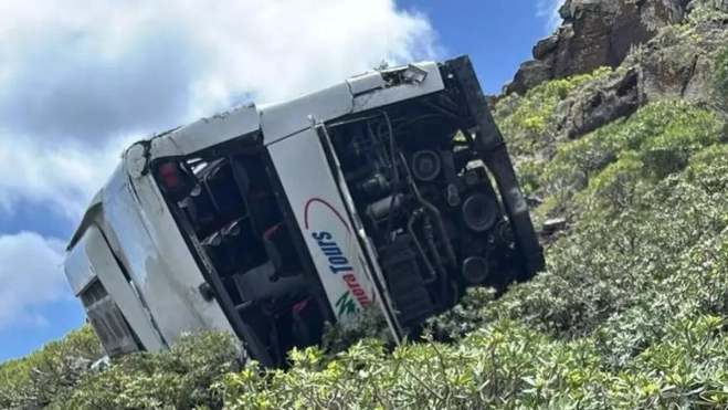 Imagen de la guagua accidentada en la isla de La Gomera el 10 de abril. / REDES Imagen de la guagua accidentada en la isla de La Gomera el 10 de abril. / REDES
