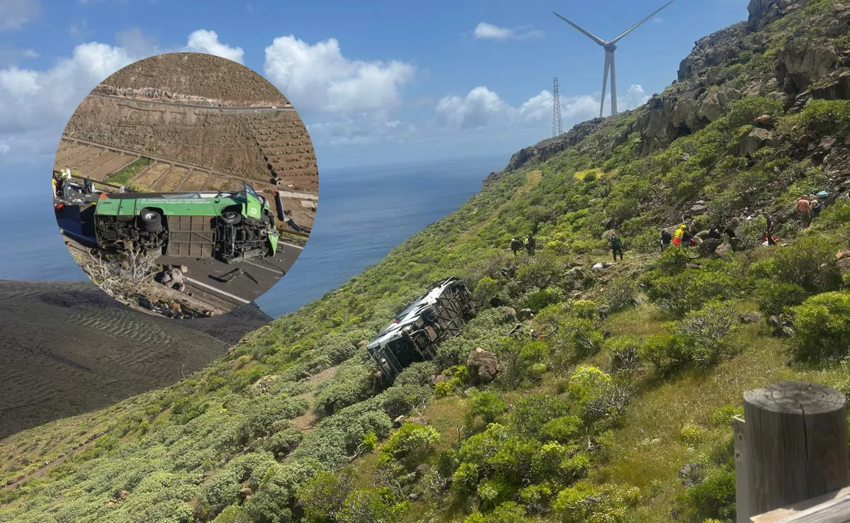 Imagen de las dos guaguas accidentadas en La Gomera en menos de un año en la misma carretera. / AH