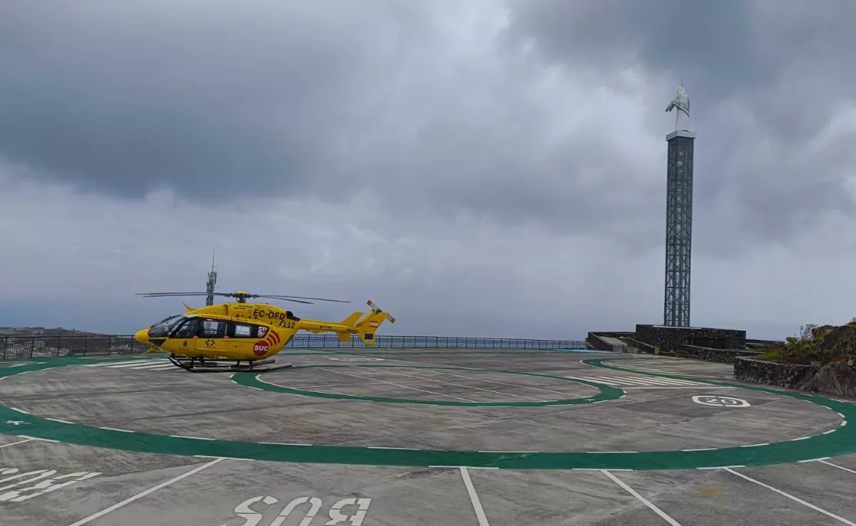 Uno de los helicópteros que socorrieron a la guagua de La Gomera / 112 CANARIAS