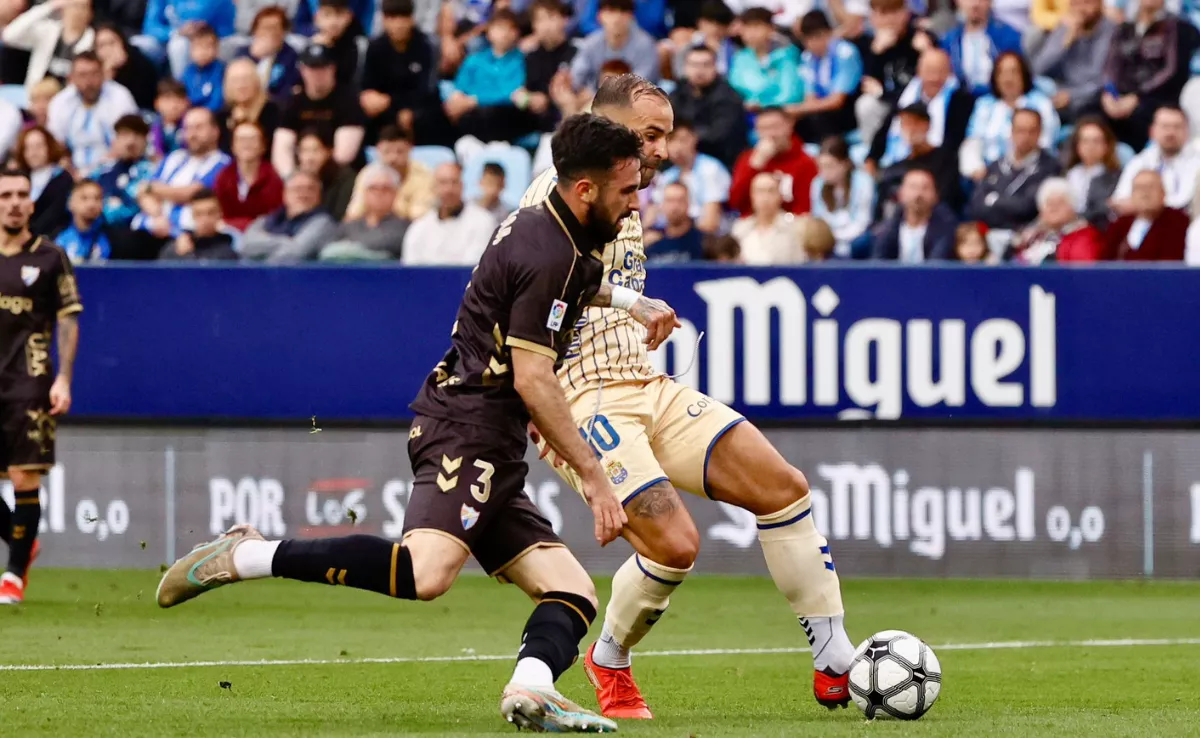 Momento del partido entre el Málaga y la UD / UD LAS PALMAS