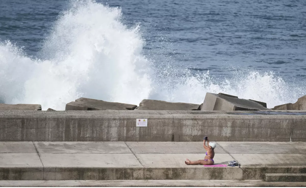 Imagen de viento y oleaje en Canarias / EFE