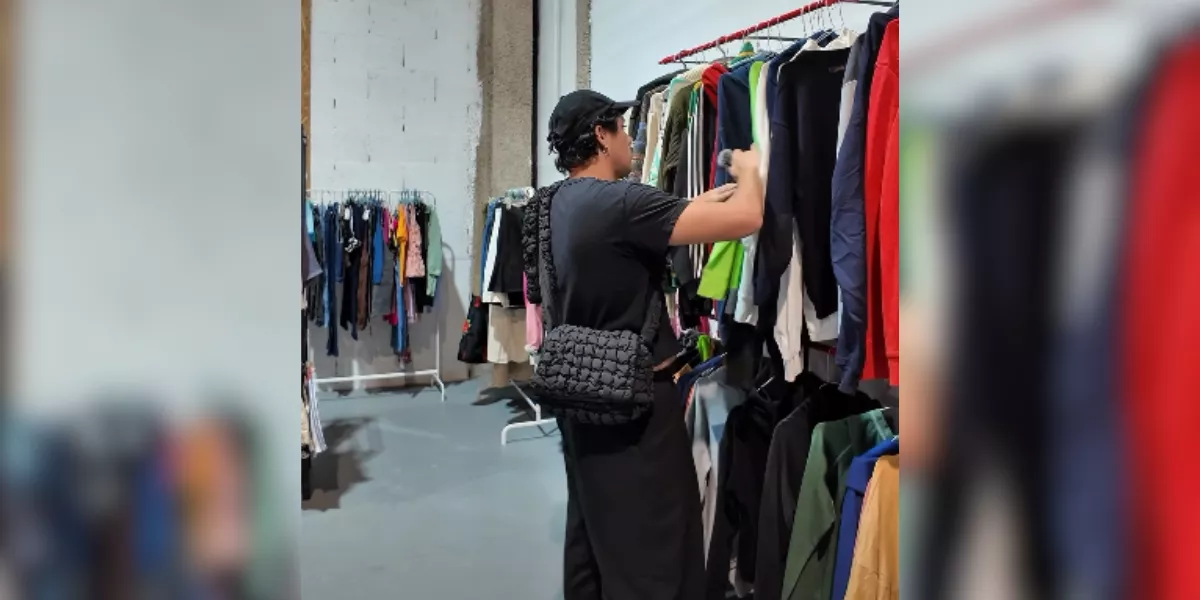 Imagen del outlet de ropa al peso / @IPEMORE