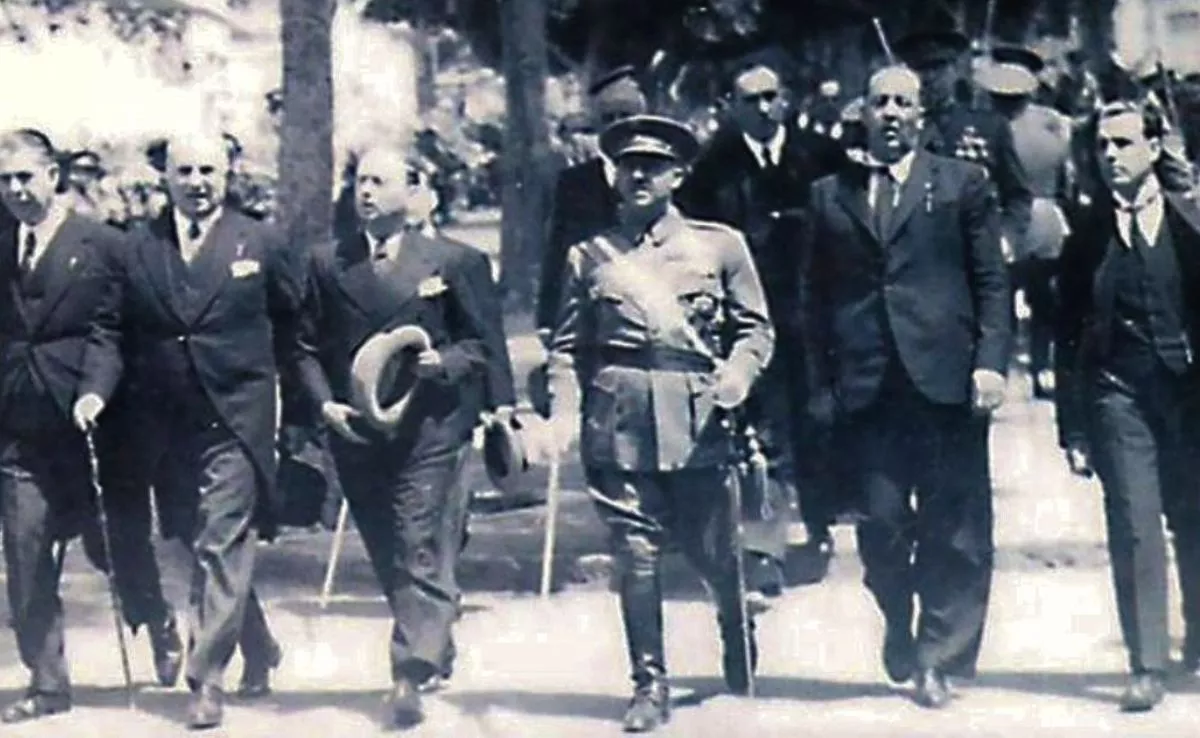 14 de abril de 1936, Manuel Vázquez Moro y José Carlos Schwartz acompañando a Franco en Santa Cruz|ISABELPEREZSCHWARTZREDES