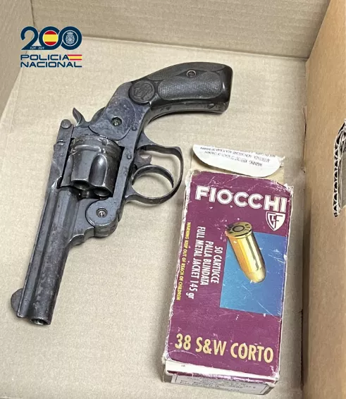 Arma incautada a una mujer detenida en Santa Cruz de Tenerife. / ATLÁNTICO HOY