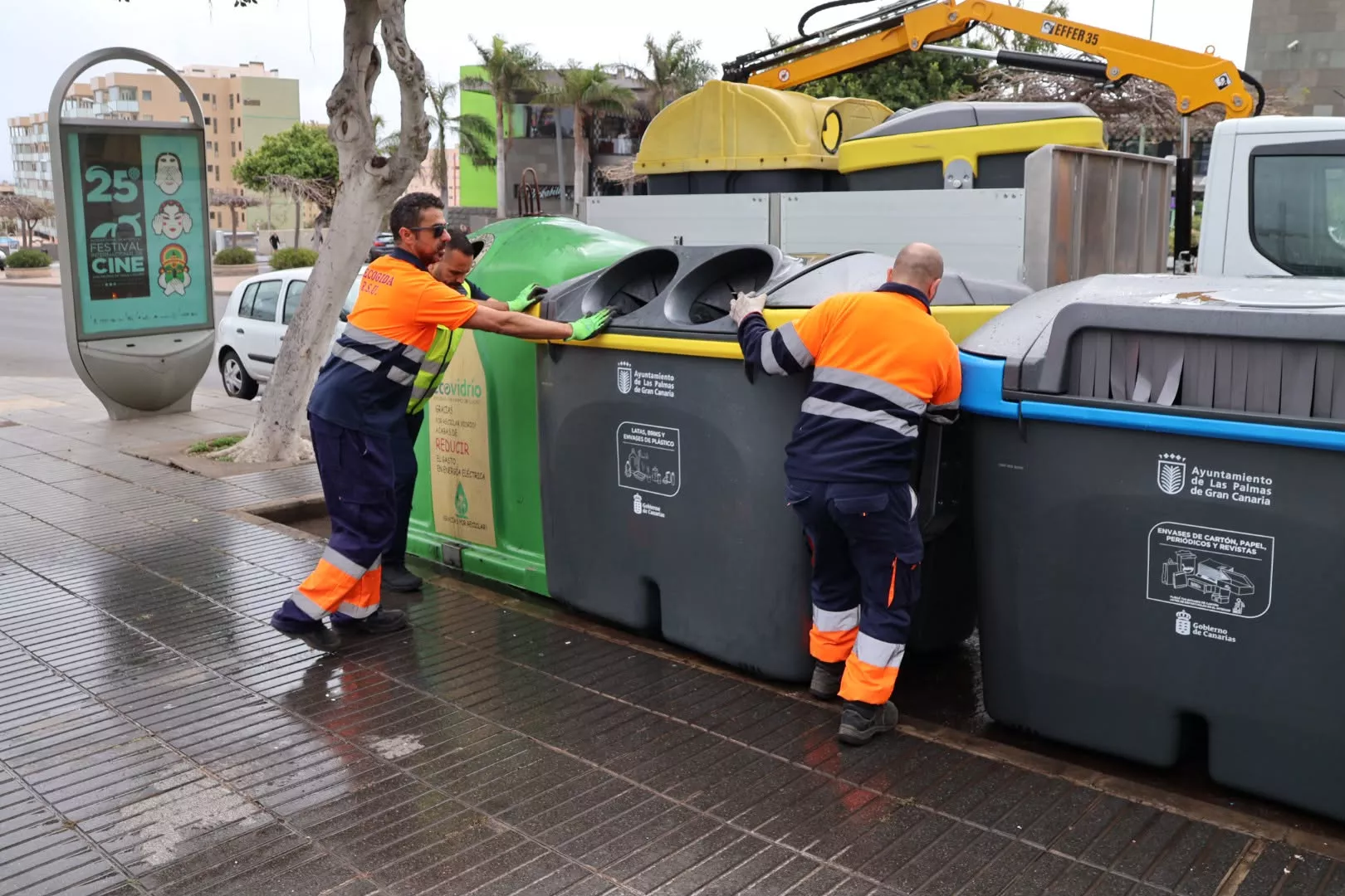 Las Palmas de Gran Canaria comienza la instalación de 365 nuevos contenedores de reciclaje. AH 
