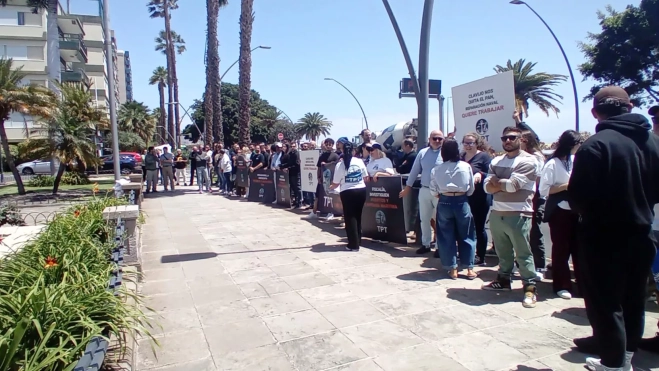 Trabajadores del puerto de Santa Cruz de Tenerife durante la concentración